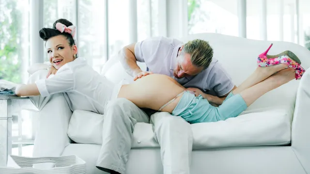Betrayed wife pleases her husband with juicy cunt and greedy mouth